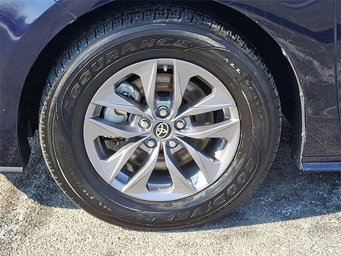 Certified 2024 Toyota Sienna XLE image 8