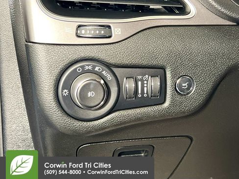 Used 2021 Jeep Cherokee Latitude Lux w/ Comfort/Convenience Group AWD/4WD image 19