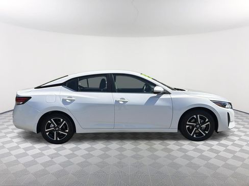 Used 2025 Nissan Sentra SV FWD image 17