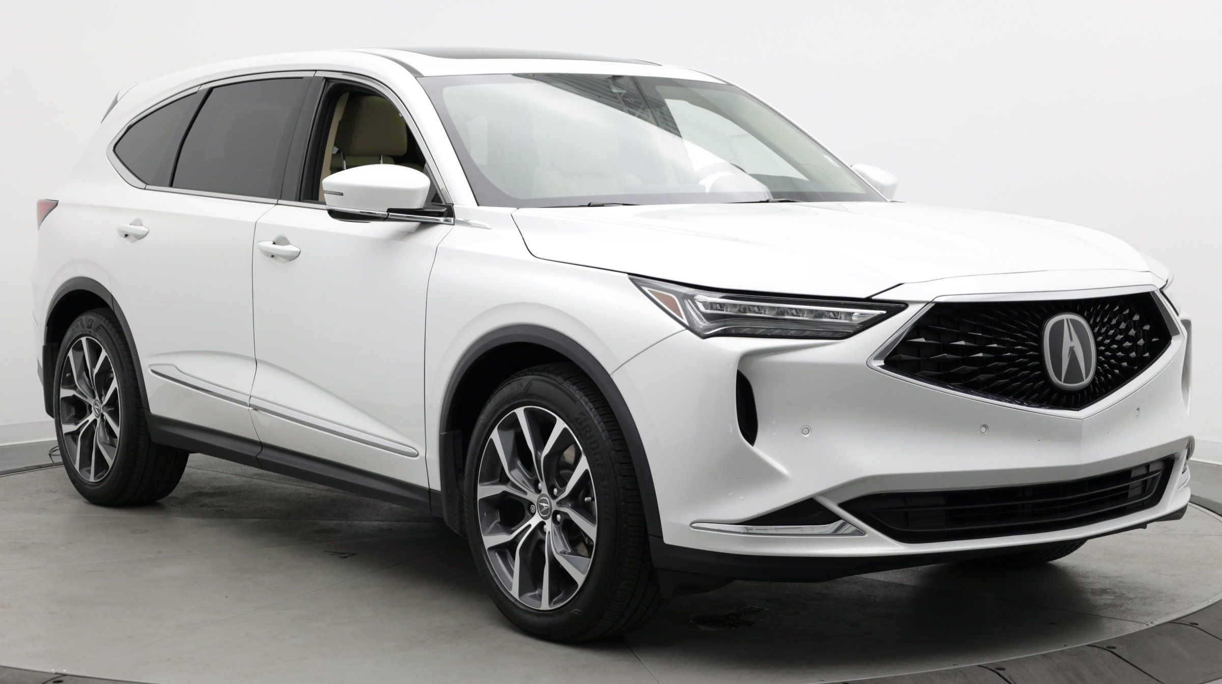 Used 2023 Acura MDX w/ Technology Package AWD/4WD image 3