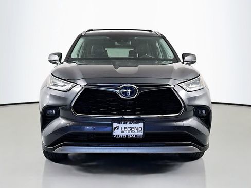 Used 2021 Toyota Highlander Platinum image 2