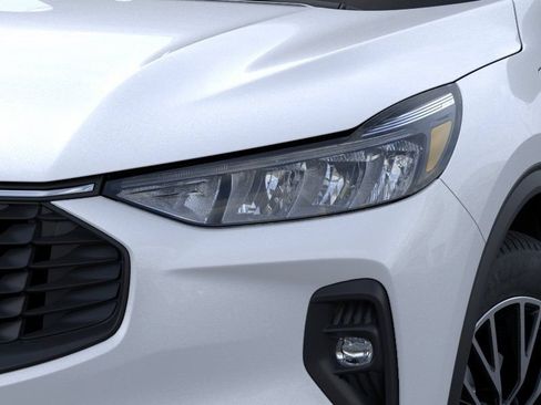 Used 2025 Ford Escape SE FWD image 18
