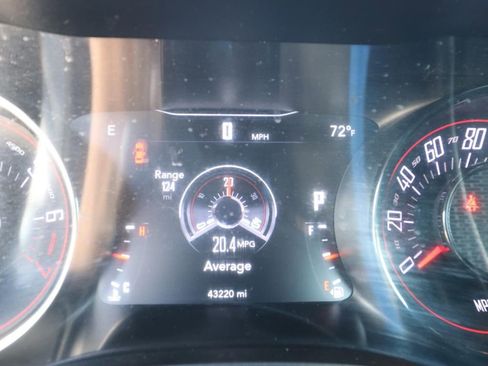Used 2021 Dodge Challenger SXT w/ Driver Convenience Group RWD image 18