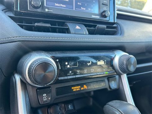 Used 2022 Toyota RAV4 LE image 17