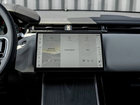 New 2026 Land Rover Range Rover Velar Dynamic SE image 19