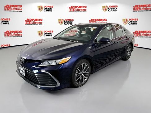 Used 2021 Toyota Camry XLE AWD/4WD image 12