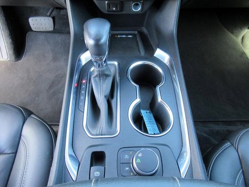 Certified 2023 Chevrolet Traverse LT image 28