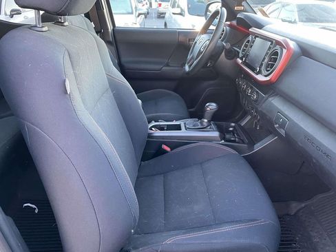 Used 2020 Toyota Tacoma TRD Sport image 47