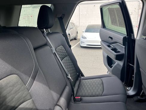 Used 2026 Nissan Pathfinder SV FWD image 39