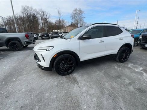 Used 2024 Buick Encore GX Sport Touring w/ Experience Buick Package image 4