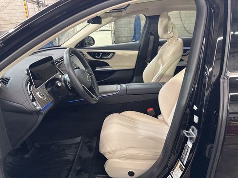 Used 2025 Mercedes-Benz E 350 4MATIC Sedan image 9
