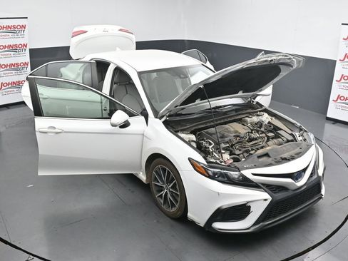 Used 2022 Toyota Camry SE image 25