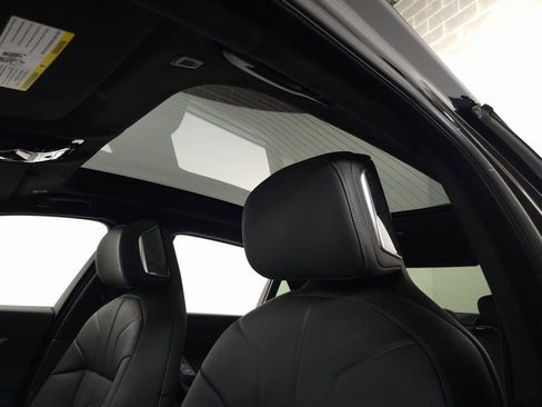 Used 2025 BMW 760i xDrive w/ Executive Package image 19