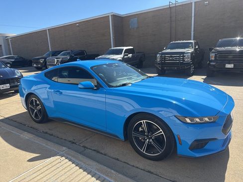 Used 2024 Ford Mustang Premium image 3