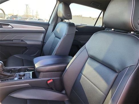 Used 2023 Volkswagen Atlas Cross Sport SE image 14