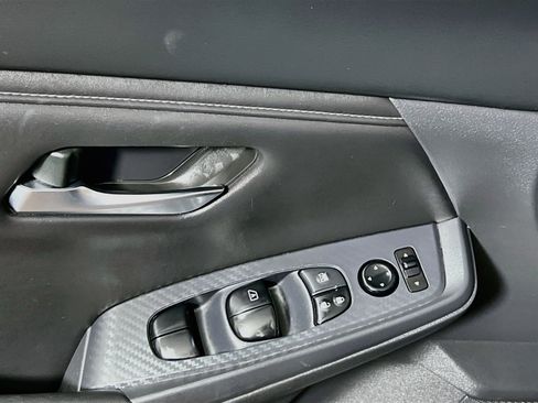 Used 2024 Nissan Sentra SV FWD image 16