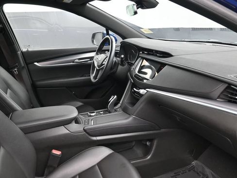 Certified 2024 Cadillac XT5 Luxury FWD image 2