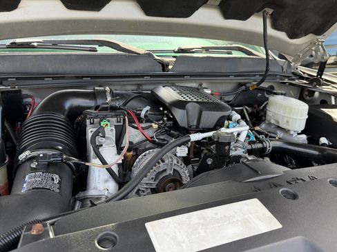 Used 2010 GMC Sierra 2500 SLE w/ Suspension Package, Off-Road image 39