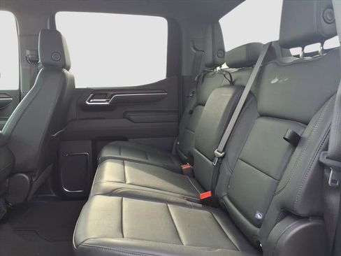 Used 2024 GMC Sierra 1500 SLT image 16