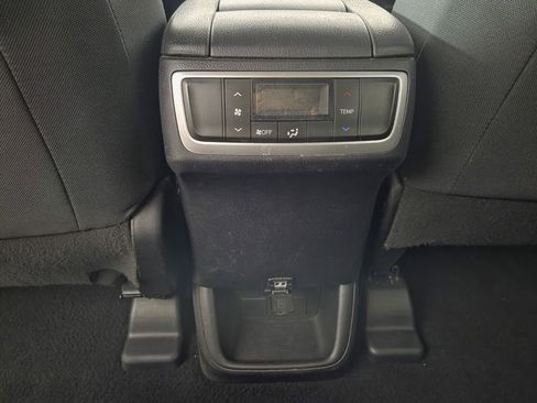 Used 2019 Toyota Highlander LE image 27