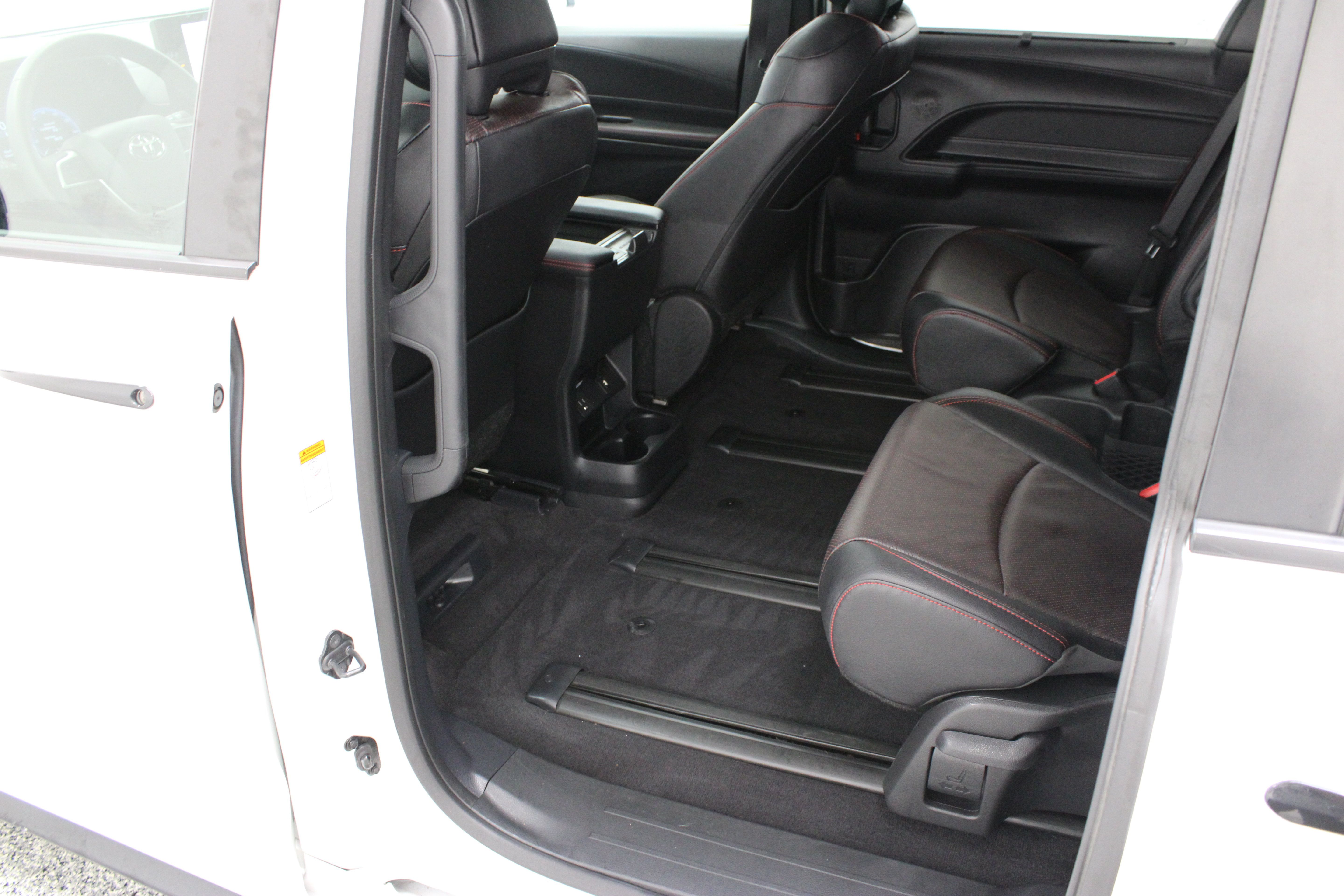 Used 2025 Toyota Sienna XSE w/ XSE Premium Package FWD image 28