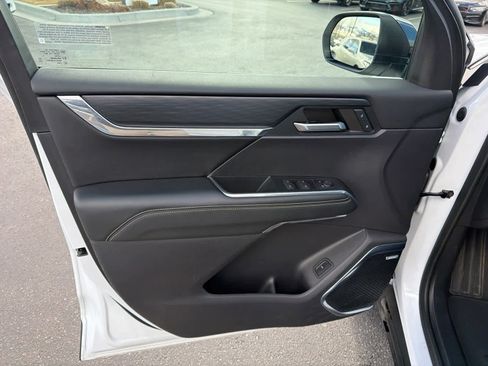 Used 2024 GMC Acadia Elevation image 22