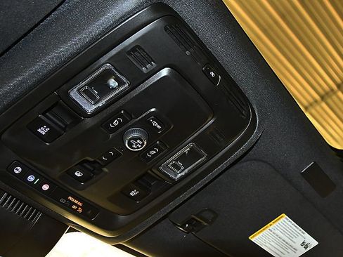 Used 2025 Chevrolet Tahoe High Country AWD/4WD image 25