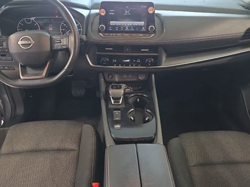 Used 2025 Nissan Rogue SV FWD image 4
