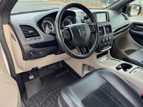 Used 2018 Dodge Grand Caravan SXT image 13