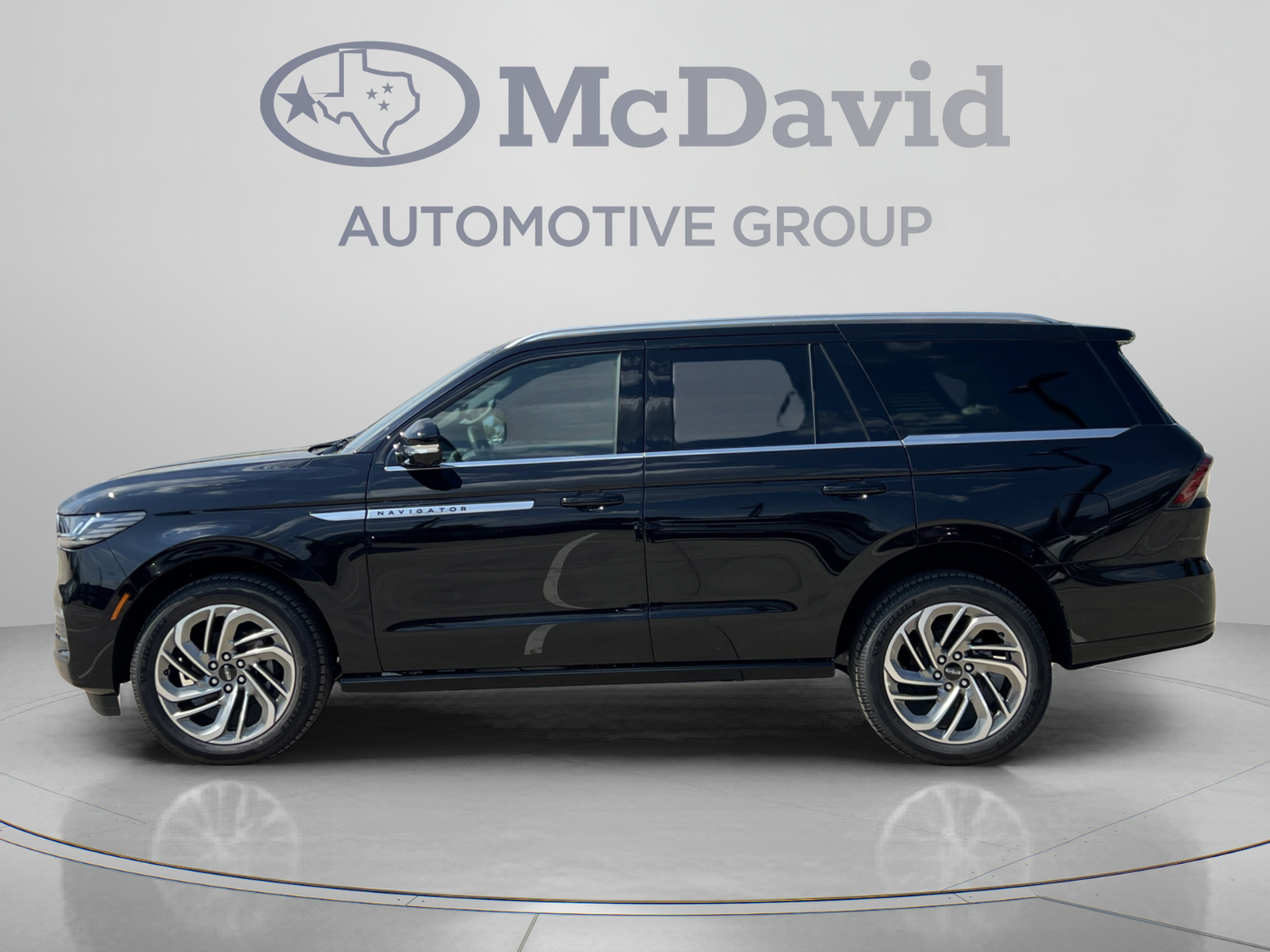 New 2027 Lincoln Navigator Reserve AWD/4WD image 4