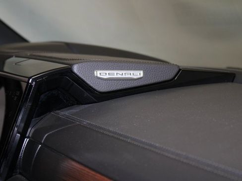 Used 2025 GMC Yukon Denali w/ Advanced Technology Package image 46