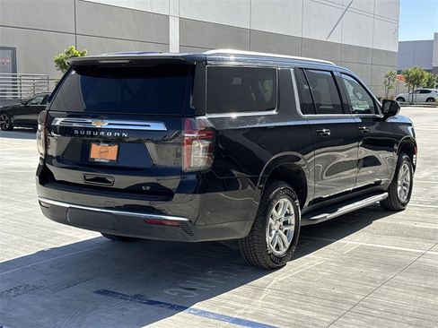 Used 2024 Chevrolet Suburban LT image 3