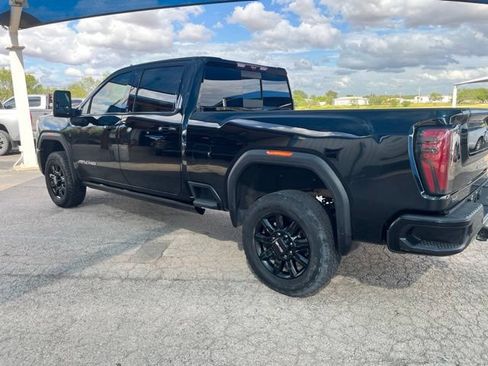 Used 2024 GMC Sierra 2500 AT4 w/ AT4 Premium Plus Package AWD/4WD image 9