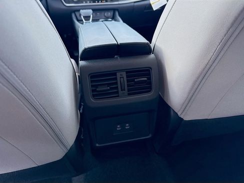 Used 2025 Nissan Rogue SV FWD image 31