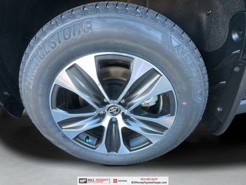 New 2026 Toyota Highlander XLE image 19