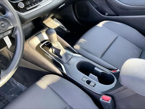 Used 2025 Toyota Corolla LE FWD image 17