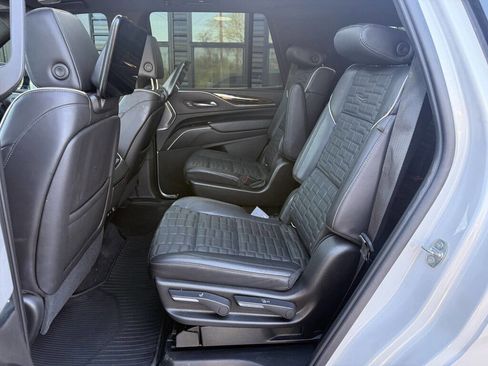 Used 2021 Cadillac Escalade Premium Luxury Platinum AWD/4WD image 18