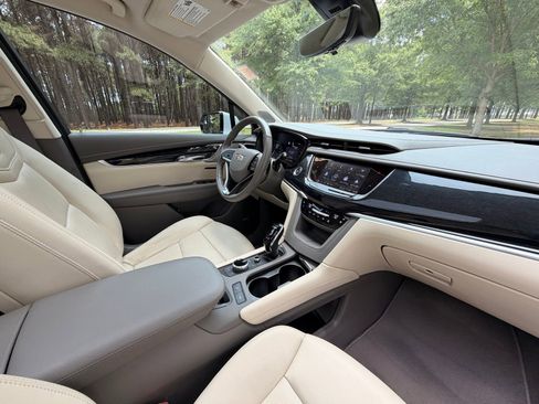 Used 2025 Cadillac XT6 Premium Luxury w/ Technology Package FWD image 21