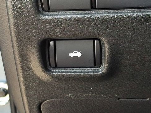 Used 2024 Nissan Sentra SR FWD image 27