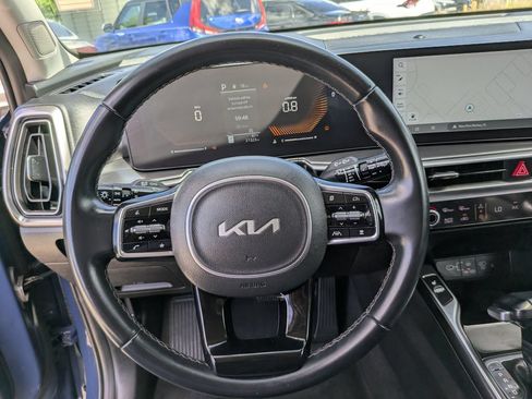 Certified 2025 Kia Sorento EX w/ Panoramic Sunroof Package FWD image 32