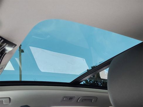 New 2025 Volkswagen Taos SE image 17