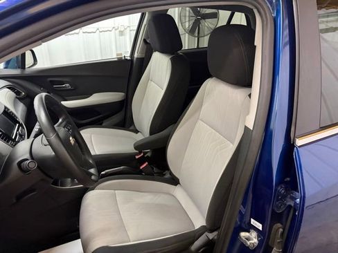 Used 2020 Chevrolet Trax LT w/ LPO, Protection Package AWD/4WD image 31