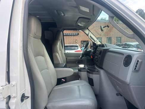Used 2014 Ford E-250 and Econoline 250 RWD image 13