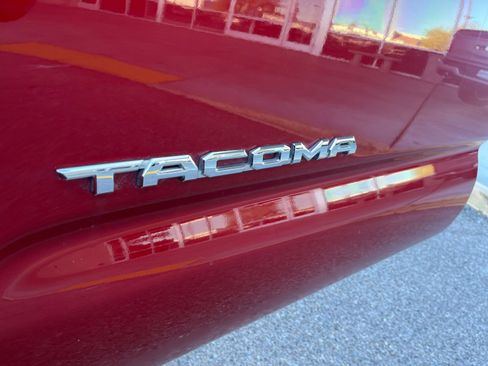 Used 2018 Toyota Tacoma SR5 image 24