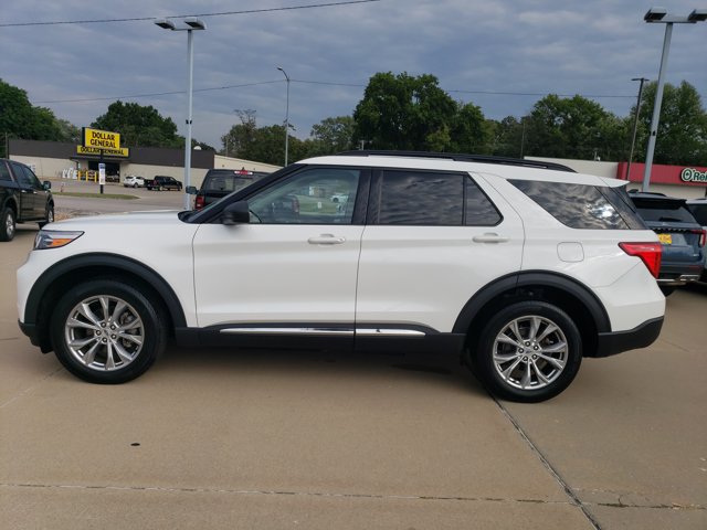 Certified 2023 Ford Explorer XLT w/ Equipment Group 202A AWD/4WD image 4