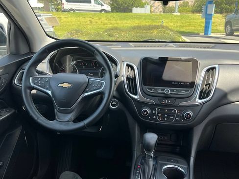 Used 2023 Chevrolet Equinox LT AWD/4WD image 21