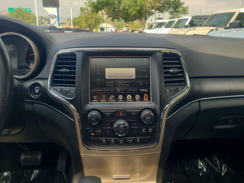 Used 2017 Jeep Grand Cherokee Limited AWD/4WD image 12