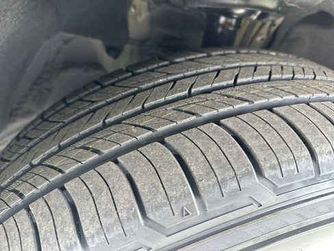 Certified 2024 Toyota Highlander XLE image 12