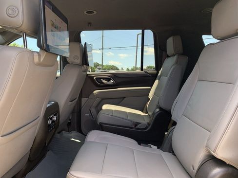 Used 2024 GMC Yukon XL SLT w/ SLT Luxury Package AWD/4WD image 32