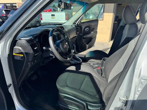 Used 2016 Kia Soul FWD image 9
